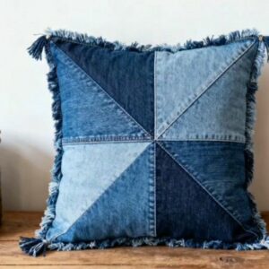 Coussin en denim à motifs