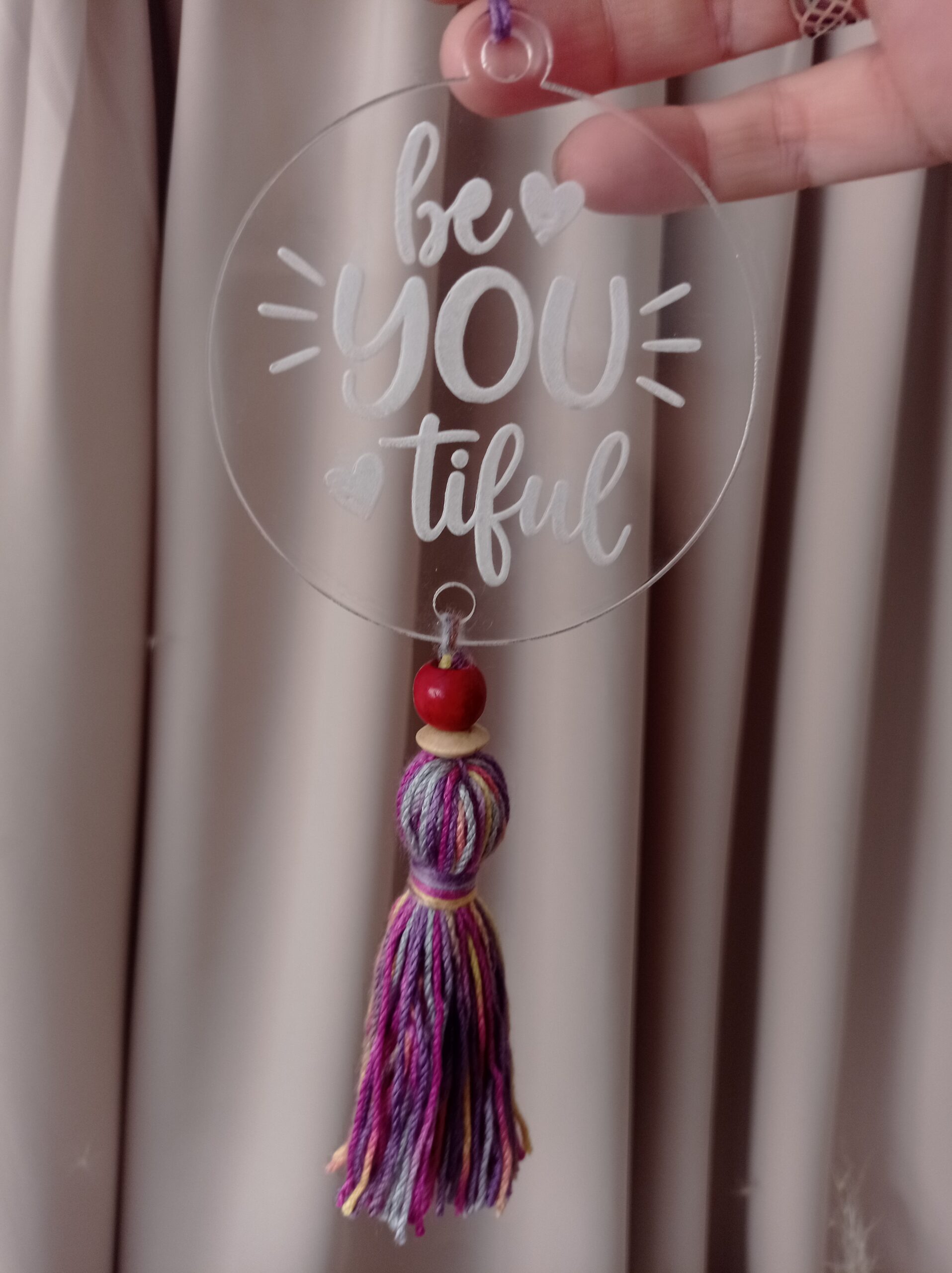 Suspension Plexi 8cm "Be YOUtiful" - Message Positif -