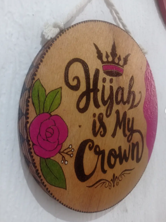 Décoration Murale Bois "Hijab is My Crown"